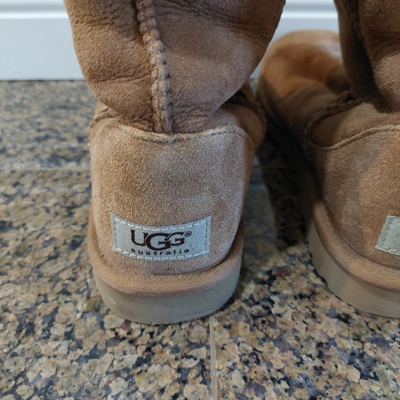 UGG Women's Winter Boots Size 6 US - Picture 5 of 8